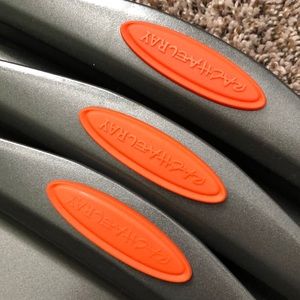 3 sheet pans (s,m,l)